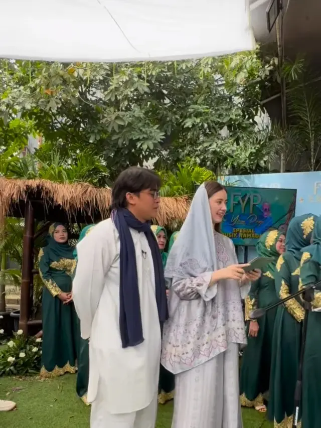 Vika Pakai Kerudung