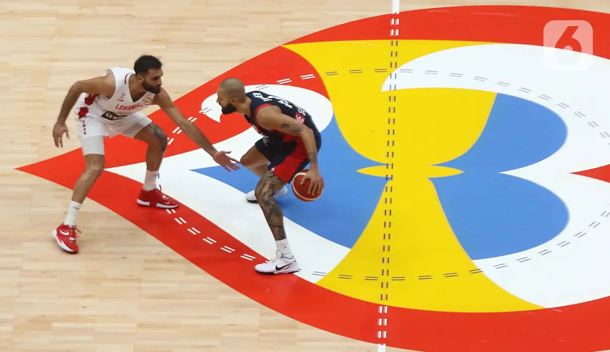Pada laga kali ini, timnas basket Perancis berhasil meraih kemenangan atas Lebanon dengan skor 85-79. (Liputan6.com/Helmi Fithriansyah)