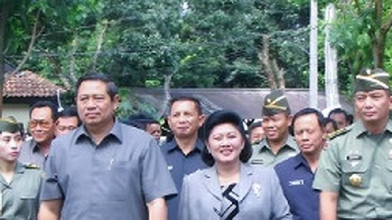 SBY dan Ani Yudhoyono di SMA Taruna NusantaraTahun 2005