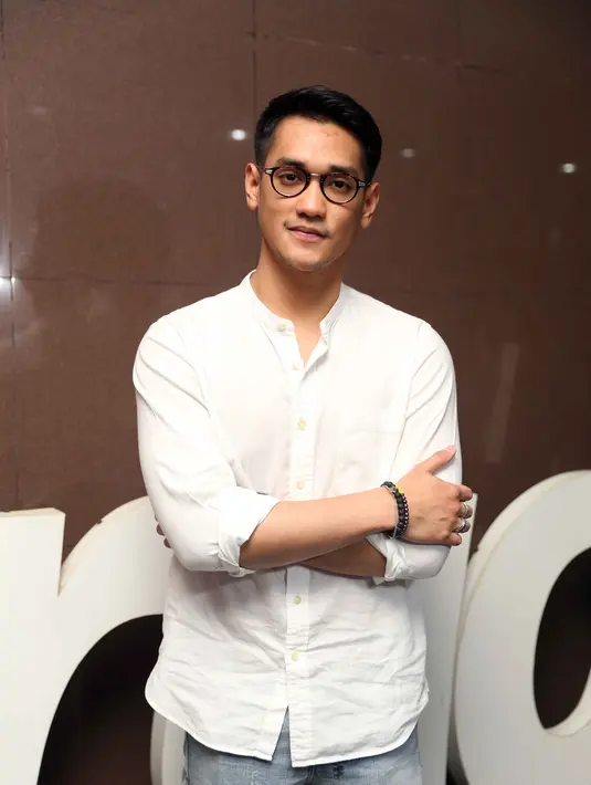 Dalam konsernya nanti, Afgan 20 lagu akan dibawakan dari tiga segmen pada masing-masing tempat. Di Malaysia, penyanyi 27 tahun itu akan menggandeng penyanyi asal negeri Malaysia Sona One. (Nurwahyunan/Bintang.com)