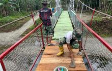 TNI Rampungkan Jembatan Gantung di Nias Utara, Tingkatkan Aksesibilitas Warga
