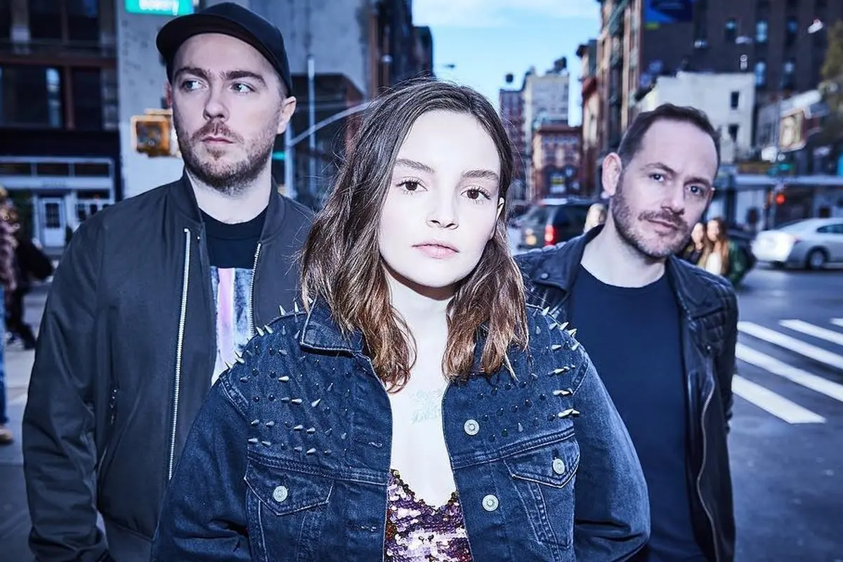 [Bintang] Lirik Lagu CHVRCHES, Miracle