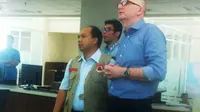 Duta Besar Australia untuk Indonesia, Paul Grigson (kanan), di Kantor BNPB, Jakarta. (Liputan6.com/Andreas Gerry Tuwo)