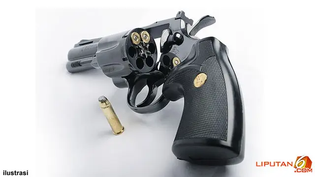 revolver-121018b.jpg