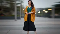 7 Model Outerwear Kardigan dengan Inner dan Celana Palazzo, Bantu Penampilan Makin Modis