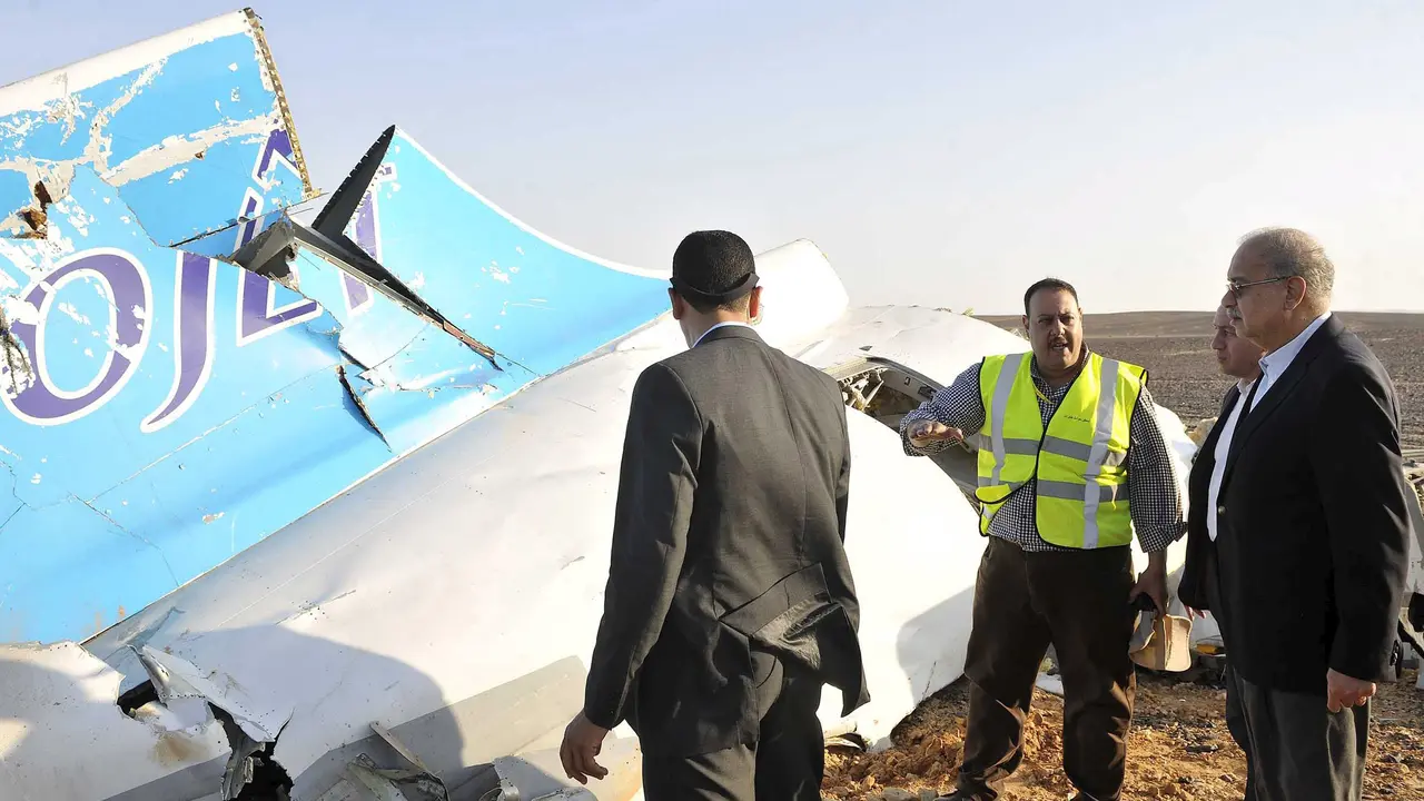20151101-Beginilah Kondisi Pesawat Rusia Yang Jatuh di Pegunungan Sinai Mesir
