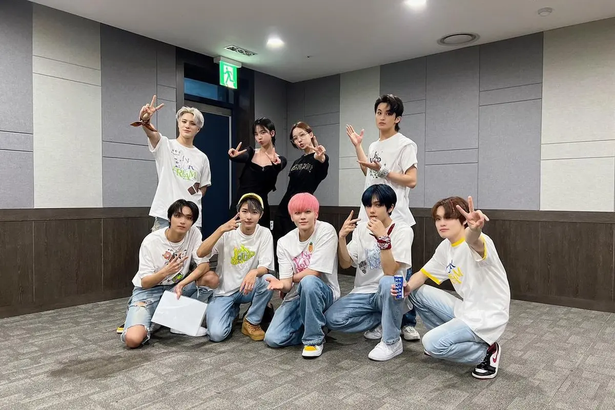 Gaya Khas Cewek Mamba Karina dan Winter aespa di Konser Encore NCT Dream
