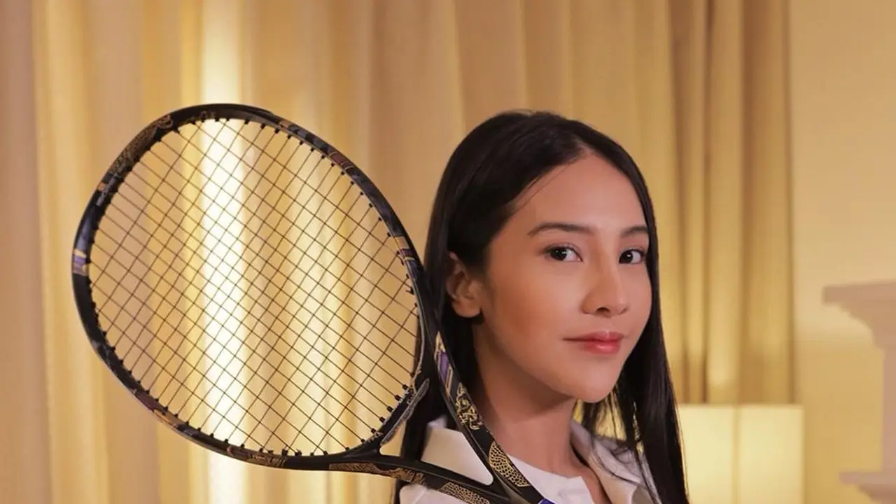 Inspirasi 5 outfit sporty Anya Geraldine yang bisa kamu tiru.