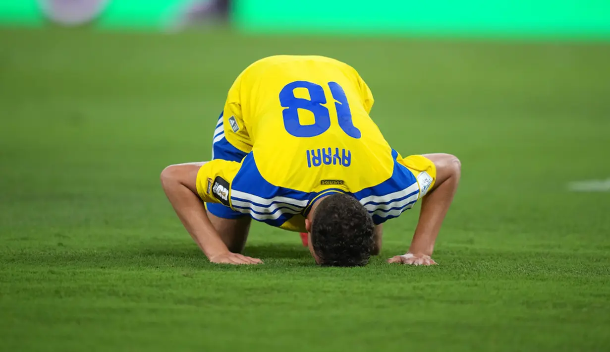 Meskipun mewarisi darah keturunan Tunisia, Ayari memantapkan pilihannya untuk Timnas Swedia karena ia lahir dan tumbuh besar di negara Skandinavia tersebut. (AP Photo/Moises Castillo)