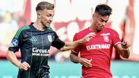 Aksi calon bek Timnas Indonesia, Mees Hilgers (kanan) dalam FC Twente Vs PEC Zwolle di Eredivisie 2024/2025, Sabtu (14/9/2024). (Dok. FC Twente)