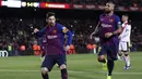 Striker Barcelona, Lionel Messi, melakukan selebrasi usai membobol gawang Rayo Vallecano pada laga La Liga di Stadion Camp Nou, Sabtu (9/3). Barcelona menang 3-1 atas Rayo Vallecano. (AP/Manu Fernandez)