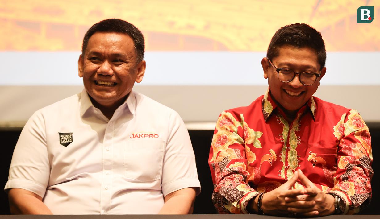 Direktur Utama PT Jakarta Propertindo (Jakpro), Iwan Takwin bersama Direktur PT Persija Jaya Jakarta, Mohamad Prapanca pada acara penandatanganan nota kesepamahaman atau MOU kerja sama Persija Jakarta dan Jakpro, Kamis (20/2/2025) di Morrisey Hotel, Jakarta Pusat.