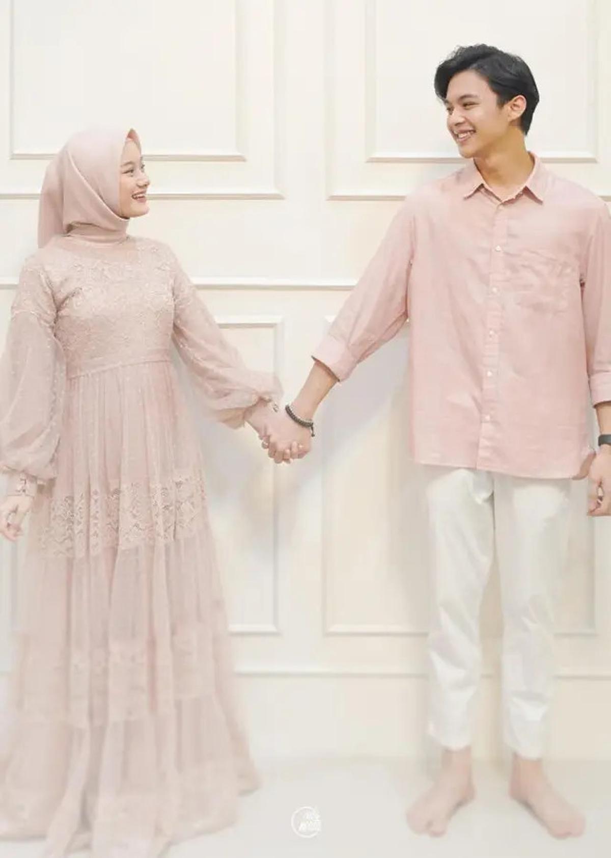 7 Model Gamis Brokat Warna Pastel Dinda Hauw, Anggun dan Kekinian