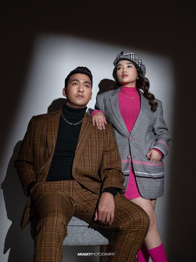 Jalani Pemotretan Bareng, Ini 6 Potret Kompak Aulia DA dan Kekasihnya