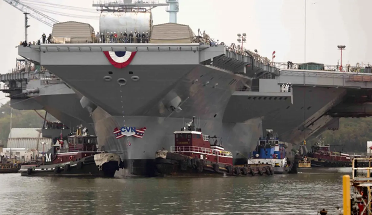 Kapal induk Pre-Commissioning Unit (PCU) Gerald R. Ford (CVN 78). Kapal ini dikenalkan publik pada tanggal 16 Januari 2007 dan dioprasikan tanggal 9 November 2013. kapal ini akan menjadi salah satu kapal terbesar milik Amerika. (businessinsider.co.id)