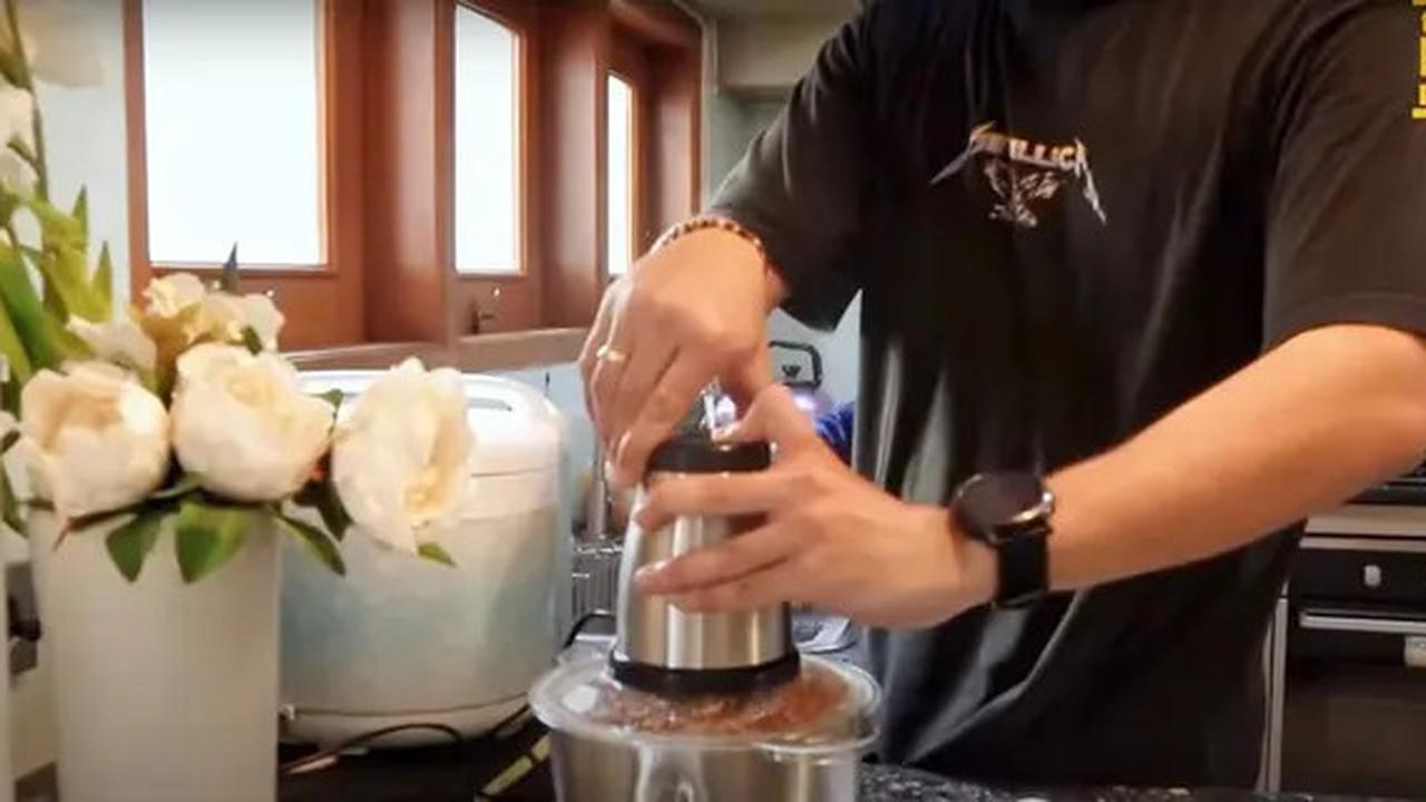 Potret Dapur Rendy Kjaernett yang Punya Model Simple tapi Lengkap