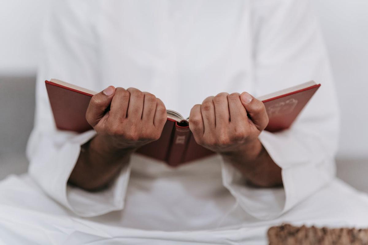 Ilustrasi Membaca Al-Quran