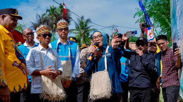 Menteri Energi dan Sumber Daya Mineral (ESDM), Bahlil Lahadalia, meninjau langsung lokasi pembangunan PLTM Wabudori. (Dok PLN)