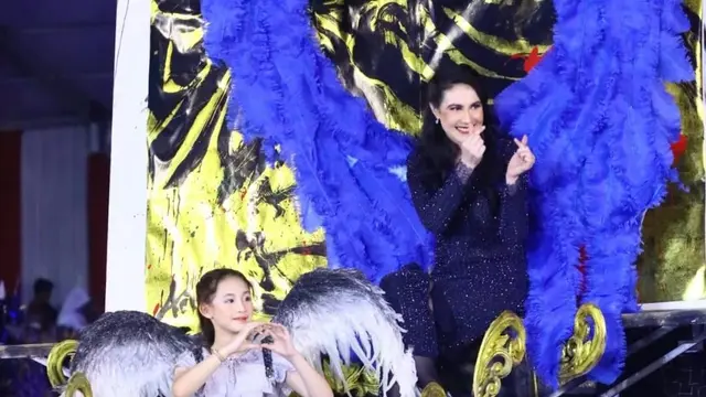 Potret Kedekatan Arumi Bachsin dengan Anak Perempuannya