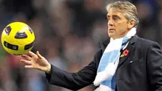 Gaya manajer Manchester City Roberto Mancini di laga EPL melawan Birmingham City di City Of Manchester Stadium, 13 November 2010. AFP PHOTO / ANDREW YATES