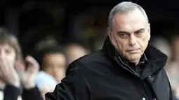 Manajer baru Portsmouth, Avram Grant di laga lawan Manchester United di Fratton Park, 28 November 2009. MU unggul 4-1. AFP PHOTO / Adrian Dennis 