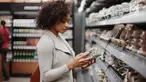 Toko pertama di Seattle yang beroperasi tanpa kasir. Melalui aplikasi Amazon Go yang terhubung dengan kartu kredit, barang diambil akan terhitung secara otomatis.