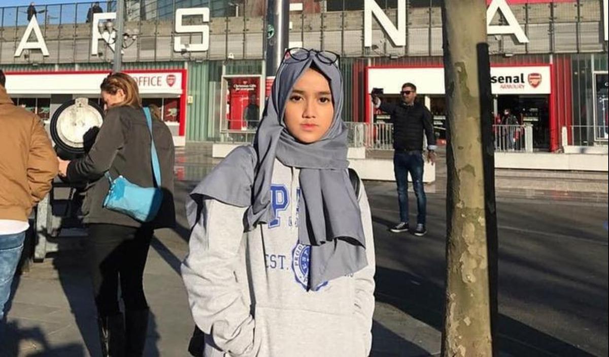 Cantik dan Menawan