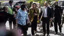 Istri tersangka kasus korupsi KTP Elektronik Setya Novanto, Deisti Astriani Tagor tiba di Gedung KPK, Jakarta, Senin (20/11). Deisti dipanggil KPK untuk menjadi saksi kasus e-KTP yang menjerat suaminya yang juga Ketua DPR. (Liputan6.com/Faizal Fanani)
