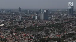 Suasana perkampungan padat penduduk di Jakarta, Kamis (30/8/2019). Direktur Konsolidasi Tanah Kementerian (ATR/BPN), Doni Widoantoro juga menjelaskan masih banyak permukiman tumbuh liar di tanah tak bertuan. (Liputan6.com/Angga Yuniar)