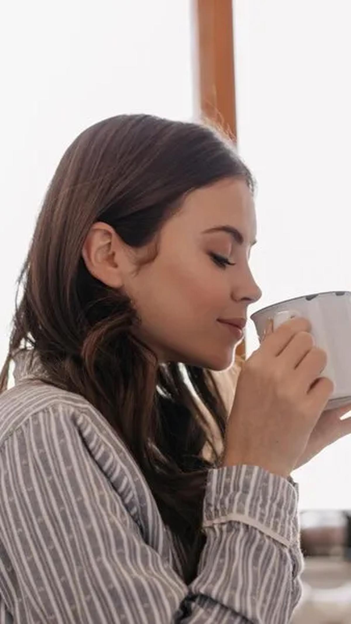 Pilihan antara cold brew dan kopi hitam biasa bukan hanya masalah selera, tetapi juga kesehatan.&nbsp;