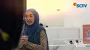 Belakangan ini penampilan pedangdut Zaskia Gotik mencuri perhatian. Penampilan Zaskia sepulang umroh berbeda dari biasanya. Ia tampil cantik dengan balutan hijab. Ia mengaku sedang memperdalam agama. [Youtube/SCTV]