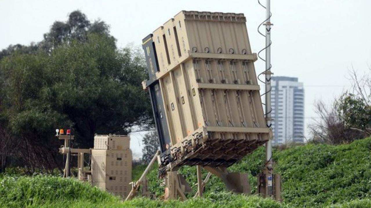 Baterai sistem pertahanan antiroket Iron Dome yang ditempatkan di dekat Tel Aviv, Israel. (Xinhua/JINI/Gideon Markowicz)