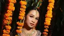 Penampilannya yang memesona ini menggambarkan bagaimana Andien bisa beradaptasi dengan berbagai gaya busana, sambil tetap mempertahankan pesona uniknya.  [@andienaisyah].