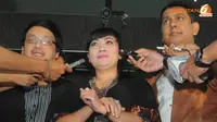[GALERI FOTO] Pedangdut Rya Fitria Berdendang Usai Diperiksa KPK