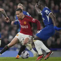 Gelandang Manchester United, Anthony saat menghadapi Chelsea pada laga pekan ke-31 Premier League 2023/2024 di Stamford Bridge, London, Kamis (4/4/2024). (AP Photo/Kin Cheung)