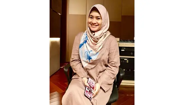 6 Seleb Cantik Usia di Atas 45 Tahun Saat Pakai Hijab, Semakin Menawan
