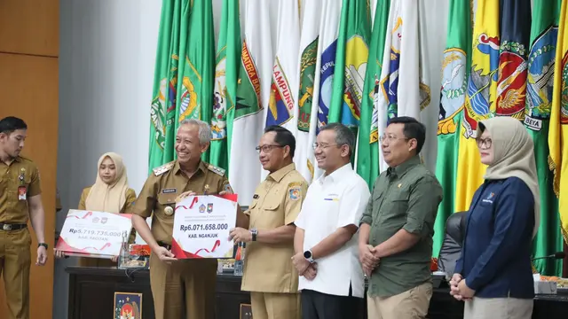 Kemendagri Bersama Kemenkeu Beri Penghargaan Insentif Fiskal kepada 50 Daerah