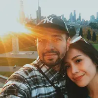 Raffi Ahmad dan Nagita Slavina memanfaatkan moment liburan panjang untuk berlibur ke Australia. Raffi juga mengunggah foto mesranya dengan Nagita. (Liputan6.com/raffinagita1717)