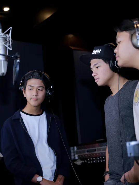 "Dia inspiratif, berani melakukan perubahan. Kalau kita mau sesuatu, kita harus berusaha pasti kita dapatin, jadi jangan takut gagal," tutur Iqbaal. (Adrian Putra/Bintang.com)