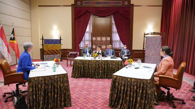 Pertemuan trilateral yang diikuti oleh Menlu Australia Penny Wong, Menlu RI Retno Marsudi dan Menlu Timor Leste Adaljiza Magno di sela Sidang Majelis Umum PBB ke-77 yang diselenggarakan di New York pada (20/9/2022). (Dok: Kemlu RI)