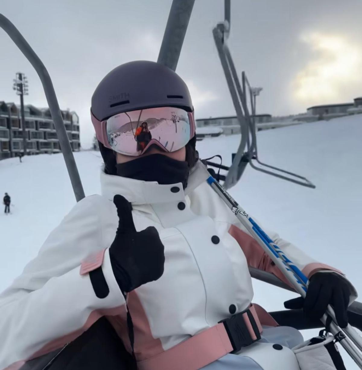 7 Potret Cantik dan Berani! Azizah Salsha Coba Ski Perdana di Niseko, Tampil Memukau Meski Terjatuh