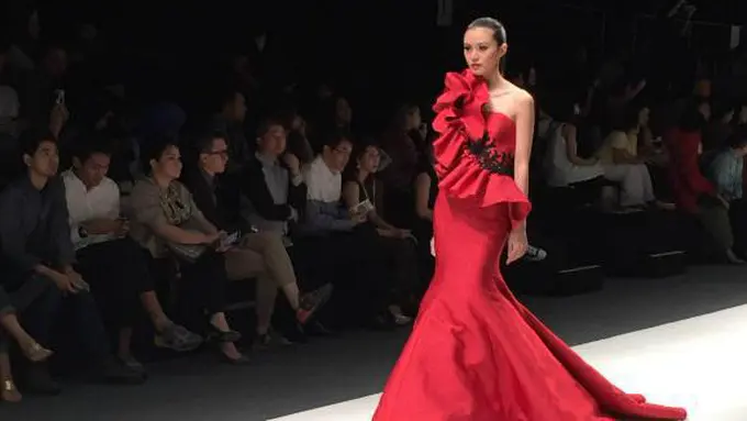 Opening Show Jakarta Fashion Week 2016 Dress by Sebastian Gunawan / dok. vemale