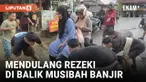 Banjir tidak selalu identik dengan bencana semata. Di Polewali Mandar, Sulawesi Barat, sejumlah warga justru memanfaatkan situasi banjir untuk mencari rezeki. Mereka menyediakan jasa penyeberangan menggunakan perahu dari gabus rakitan, membantu warga...
