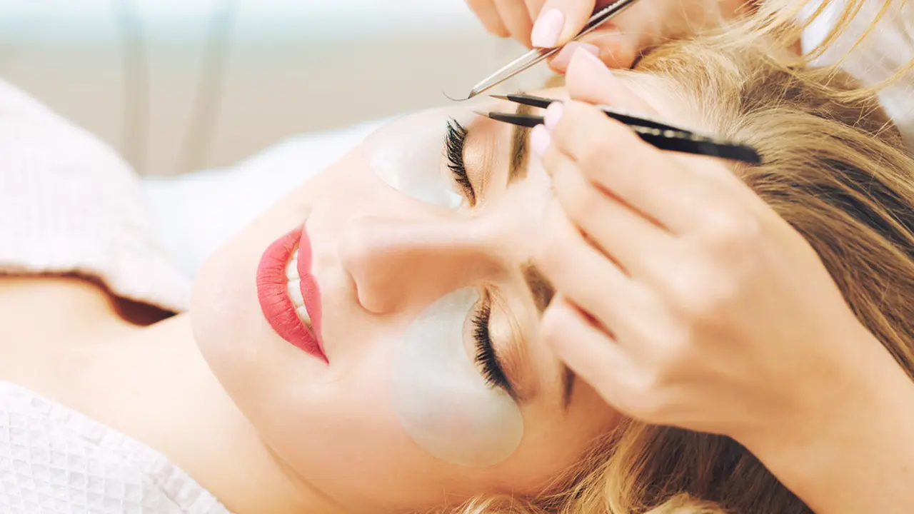 ilustrasi tips merawat eyelash extension/AlikeYou/shutterstock