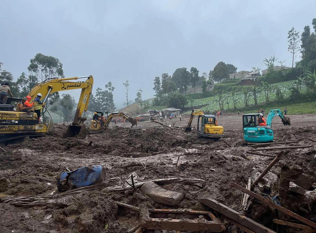 FOTO: Hari Kelima Pencarian Longsor Bandung Barat Total Korban Ditemukan 53 Jiwa