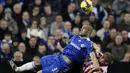 Chelsea's Brazilian player Alex fights for the ball with Sunderland's Martyn Waghorn during their Premiership match at Stamford Bridge in London on November 1, 2008. AFP PHOTO/Adrian Dennis