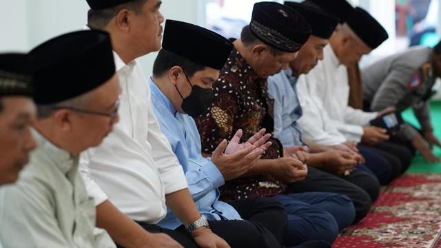 Menteri BUMN Erick Thohir di Masjid At-Thohir di Kecamatan Gunung Sugih, Kabupaten Lampung Tengah, Provinsi Lampung, Sabtu (9/7/2022) sore (Istimewa)