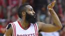 9. James Harden (Basket) - 36 juta poundsterling (Rp 621 miliar). (EPA/Larry W. Smith)