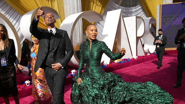 Will Smith dan sang istri, Jada Pinkett Smith di Piala Oscar 2022. (AP Photo/John Locher)