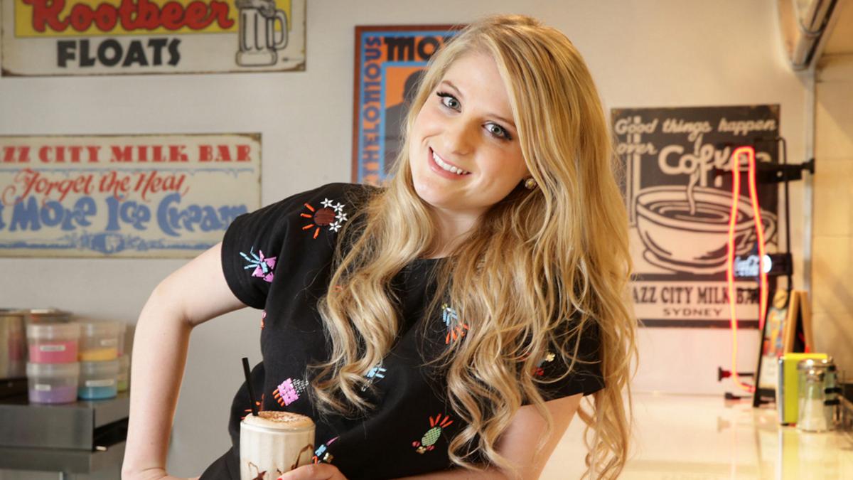 Cium Mesra Charlie Puth, Meghan Trainor Mengaku Single ...